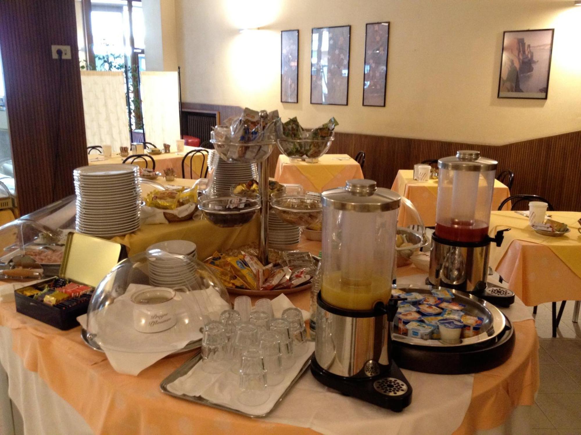 Hotel Milano Pistoia Kültér fotó