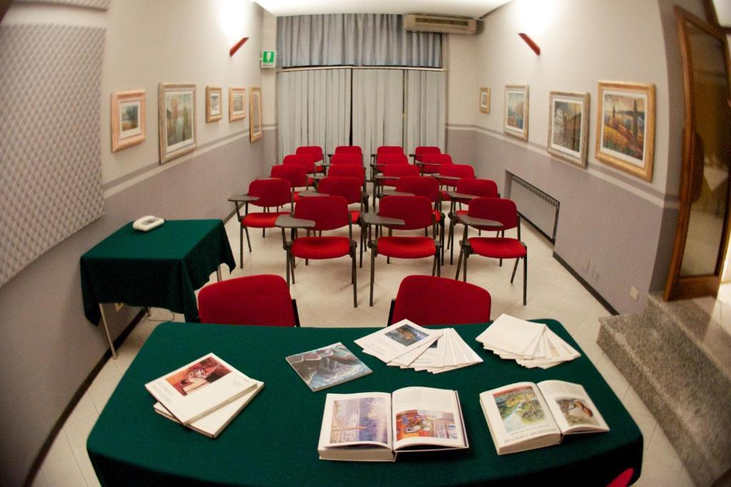 Hotel Milano Pistoia Kültér fotó