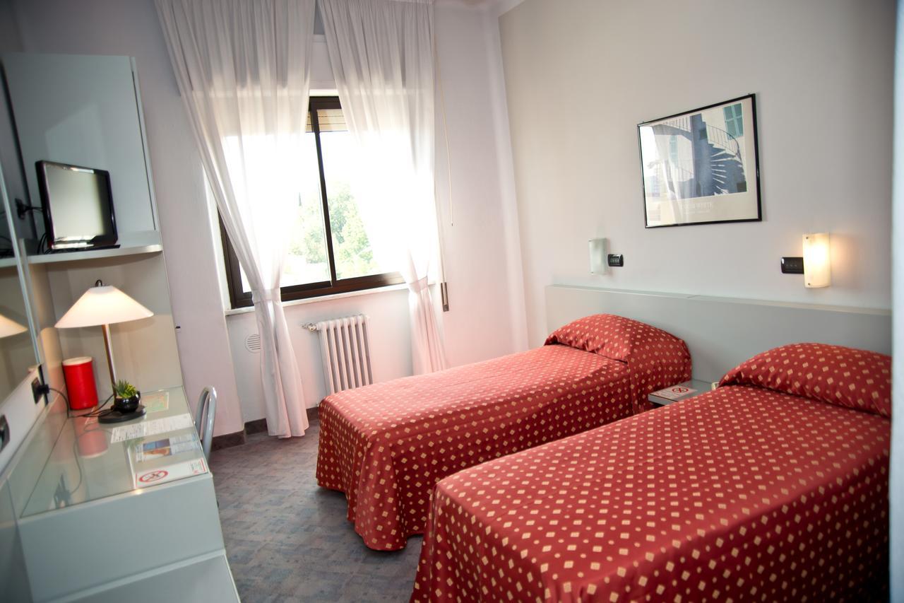 Hotel Milano Pistoia Kültér fotó